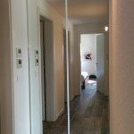 Porta scorrevole con specchi per tamponamento corridoio